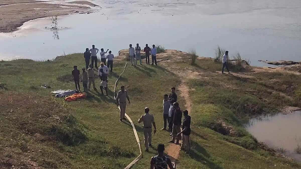 छग के सूरजपुर की रेड नदी में दो सगे भाइयों समेत चार की डूबने से मौत