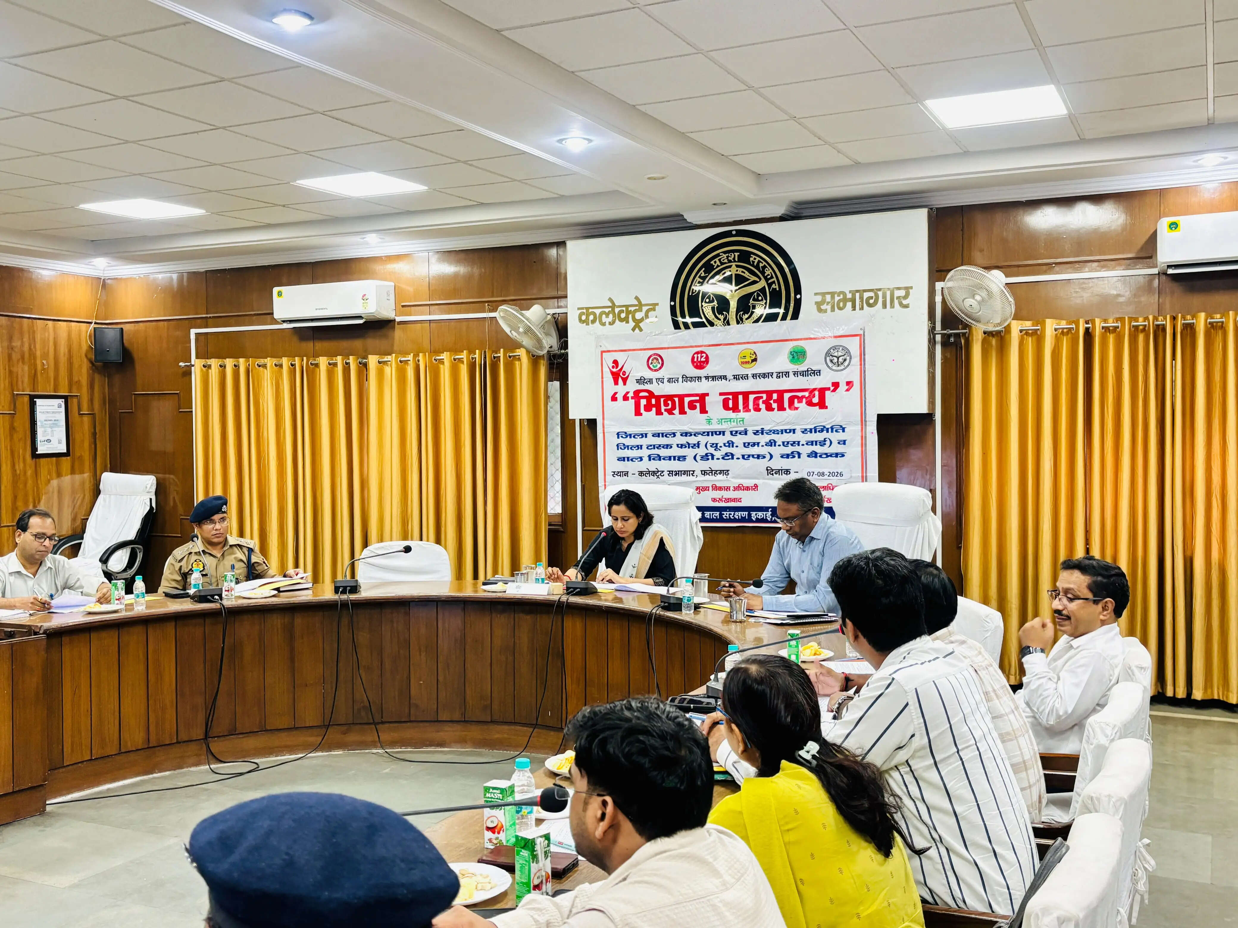 होटलों ढाबो पर छापा मार बालश्रम रोके अधिकारी-डीएम