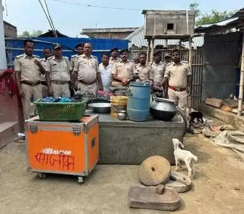 न्यायालय के आदेश पर अभियुक्त की संपत्ति कुर्क, पुलिस ने की जब्ती की कार्रवाई