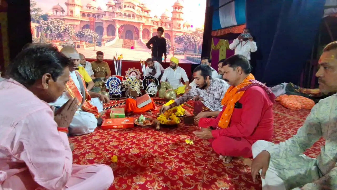 मुकुट पूजन के साथ विंध्याचल की 46वीं प्राचीन रामलीला शुरू