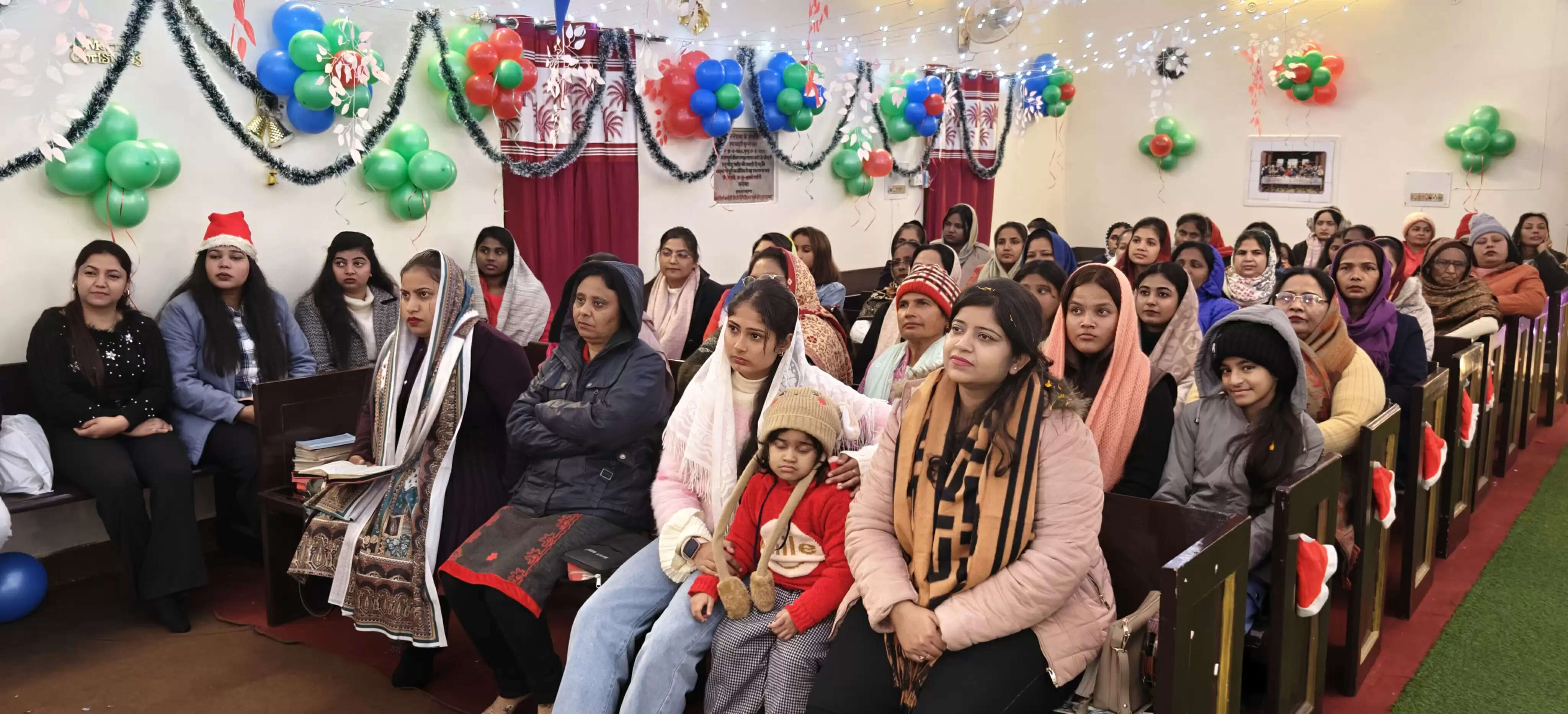 मुरादाबाद : हर्षोल्लास के साथ मनाया जा रहा क्रिसमस,&nbsp;प्रार्थना सभा में उमड़ा मसीही समाज