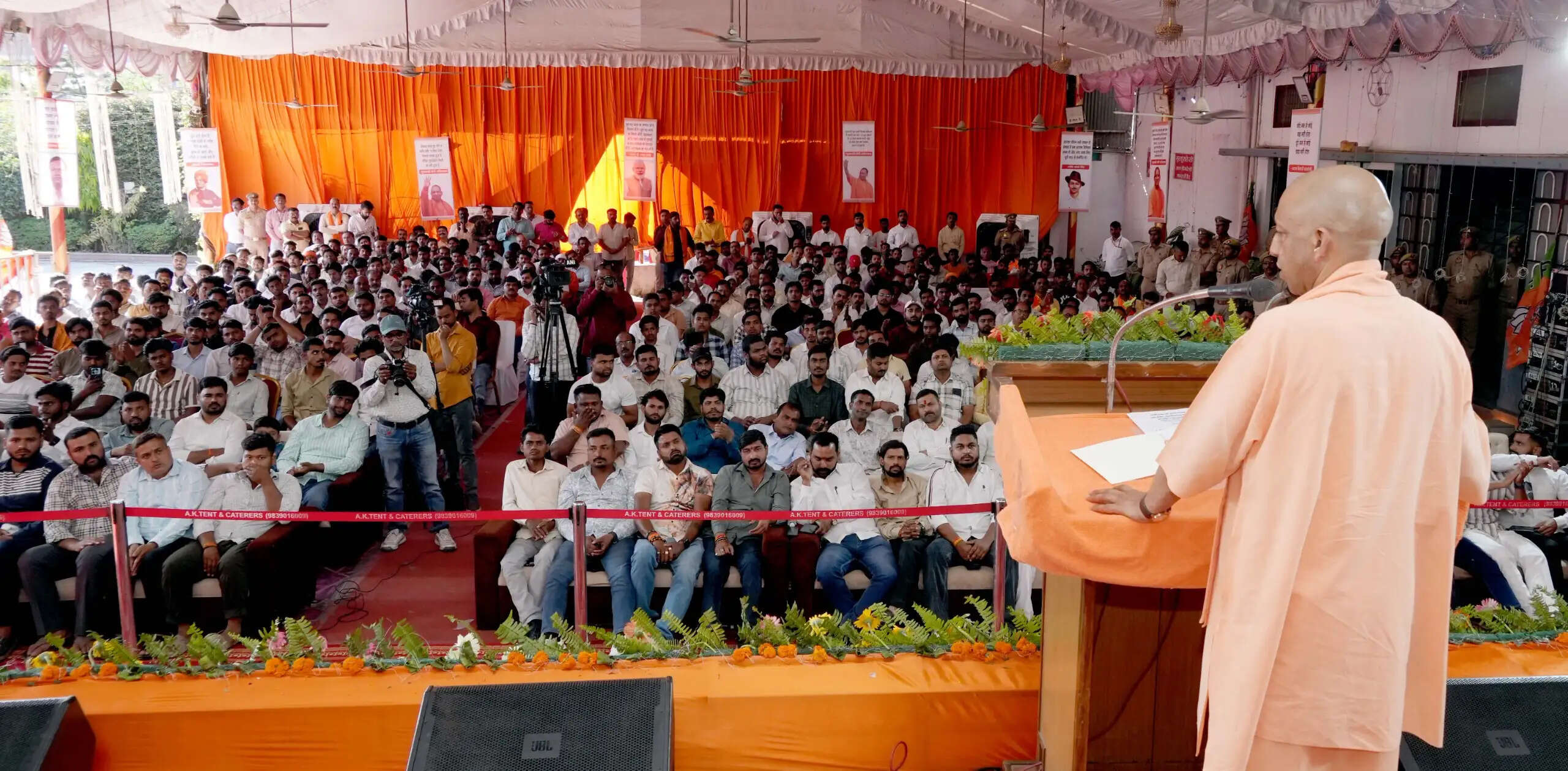 नकारात्मक नैरेटिव का मुंहतोड़ जवाब दें युवा कार्यकर्ता : सीएम योगी