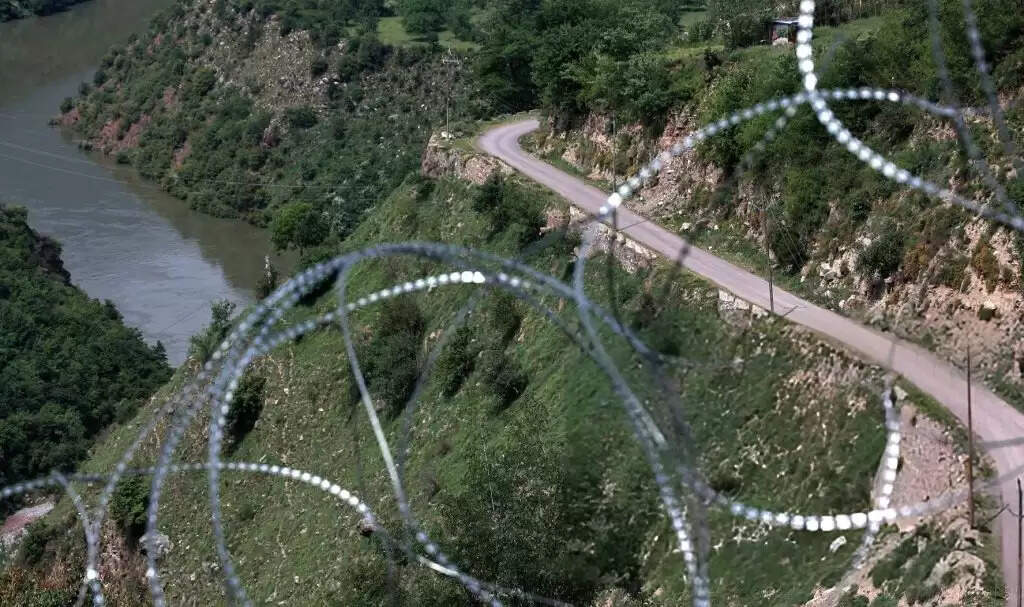 पिता से बहस के बाद पीओजेके की महिला नियंत्रण रेखा पार कर पुंछ में घुसी