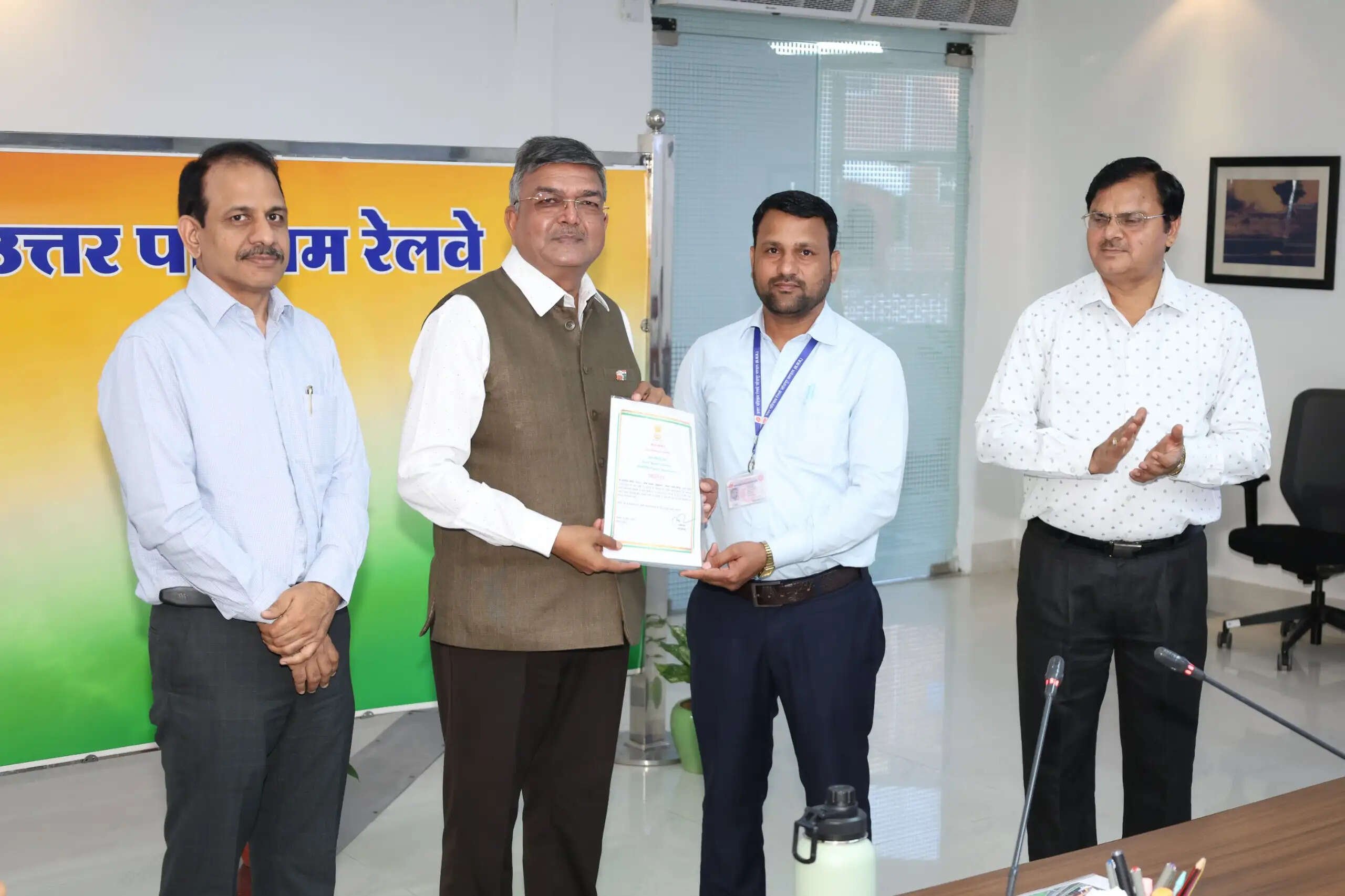 रेल सुरक्षा के लिए उत्कृष्ट कार्य करने वाले रेलकर्मियों को किया पुरस्कृत