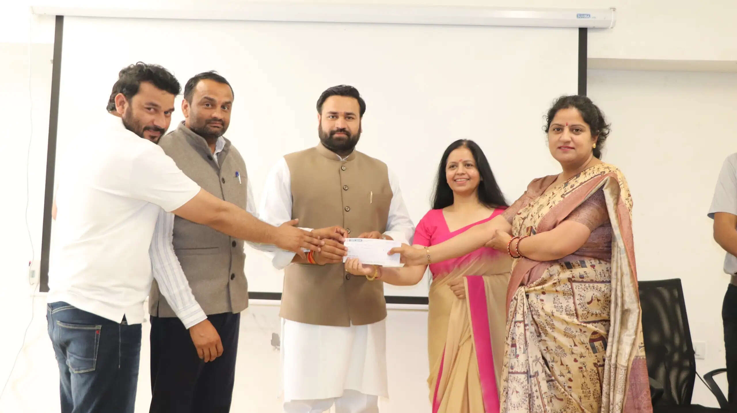 पलवल : बुजुर्गों को साइबर ठगी से बचाव के गुर सिखाए, डिजिटल साक्षरता पर दिया जोर