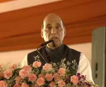 भारतीय सेनाओं ने पाकिस्तान की फौज को घुटनों पर ला दिया: राजनाथ सिंह