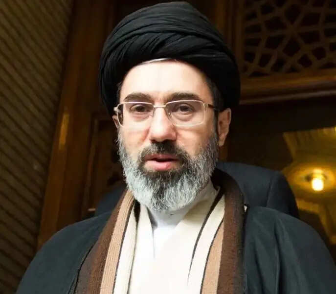 ईरानी अधिकारियों ने मोजतबा खामेनेई की गंभीर शारीरिक चोटों पर चिंता जताई