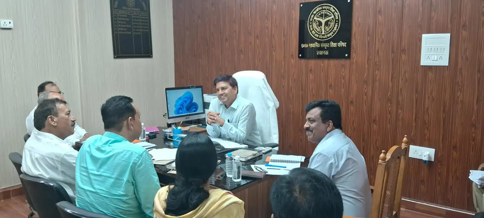 संस्कृत माध्यमिक विद्यालयों में शैक्षिक वातावरण सुदृढ़ करने काे हुई समीक्षा बैठक