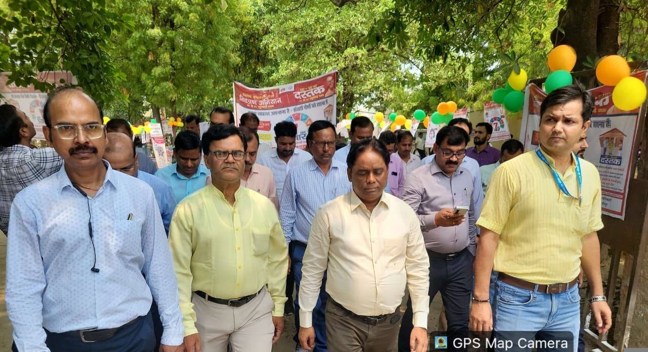 जौनपुर में संचारी रोग नियंत्रण अभियान शुरू,सीएमओ ने रैली को हरी झंडी दिखाई