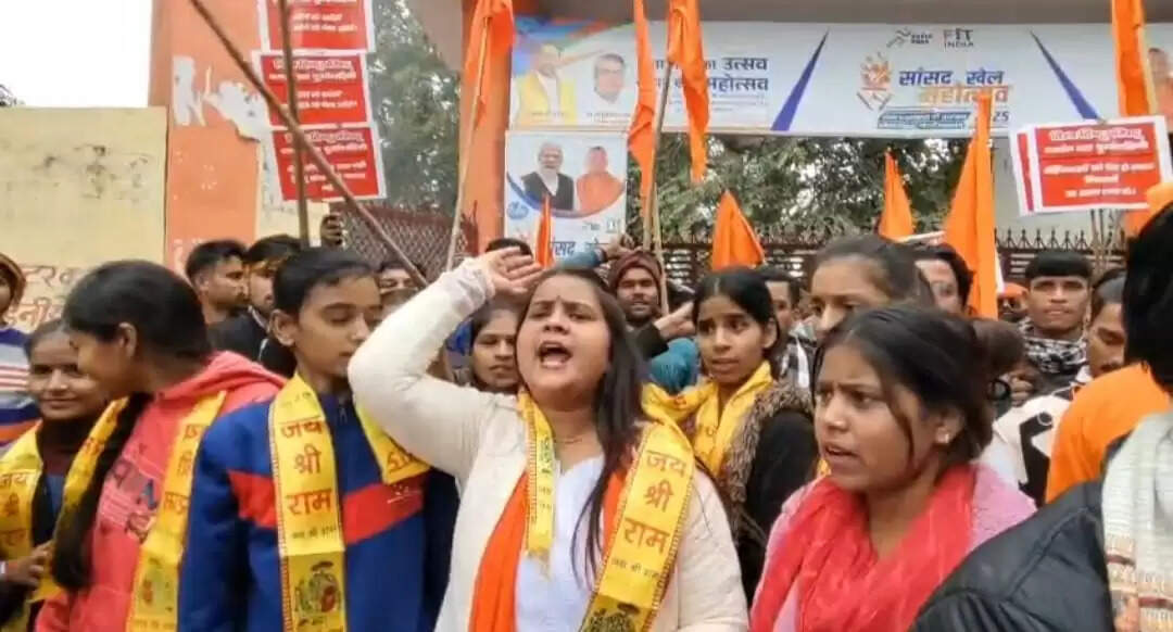 बांग्लादेश में हो रहे हिन्दुओं पर अत्याचार के विरोध में हिन्दू संगठनों में उबाल