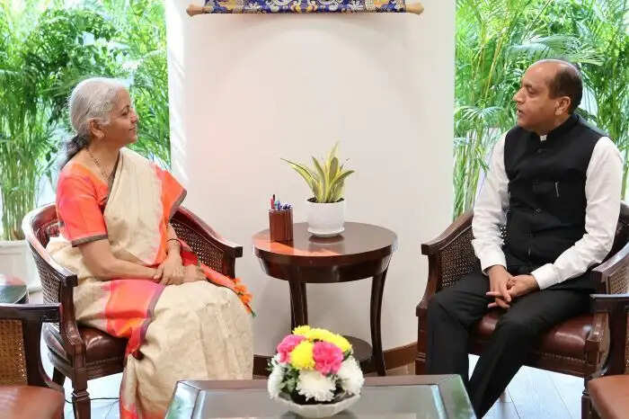 हिमाचल की आर्थिक स्थिति पर केंद्र से चर्चा, जयराम ठाकुर ने निर्मला सीतारमण से किया सहयोग का आग्रह