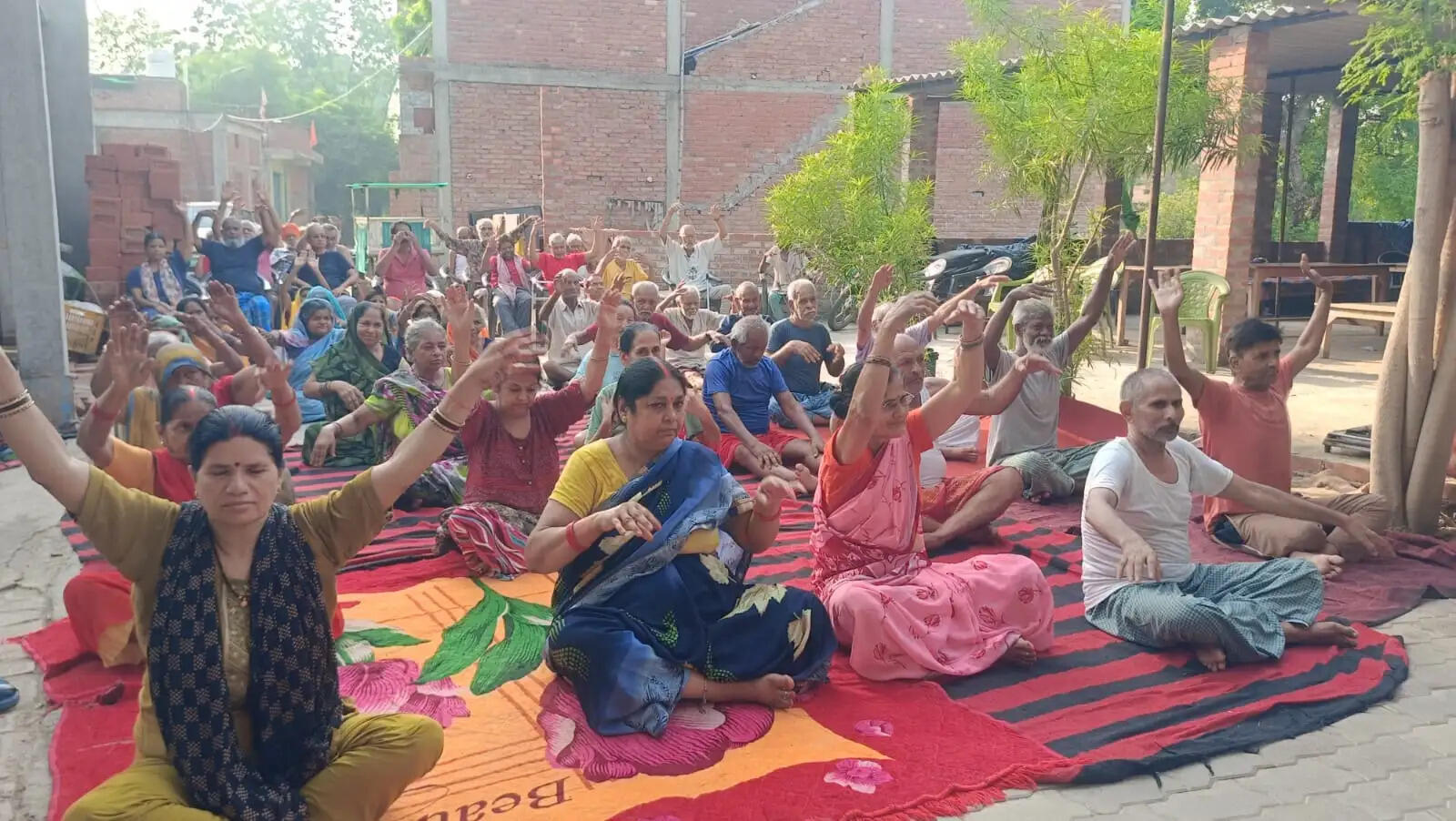 पीयू ने किया वृद्धाश्रम में योग कार्यक्रम