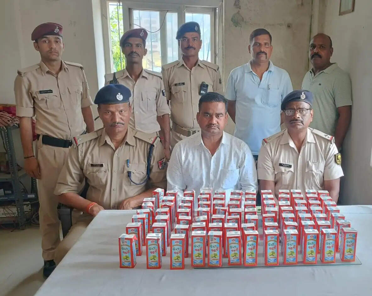 रेलवे यार्ड से 17 लीटर देशी शराब बरामद