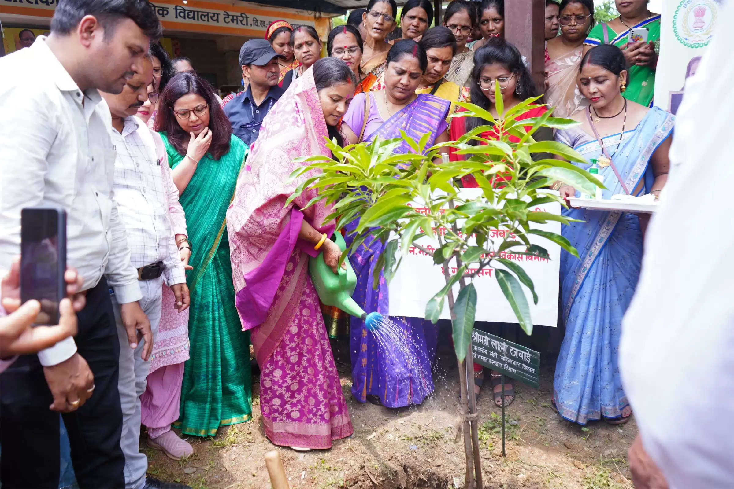 महिला एवं बाल विकास विभाग की ओर से छत्तीसगढ़ में लगेंगे तीन लाख पौधे : मंत्री राजवाड़े