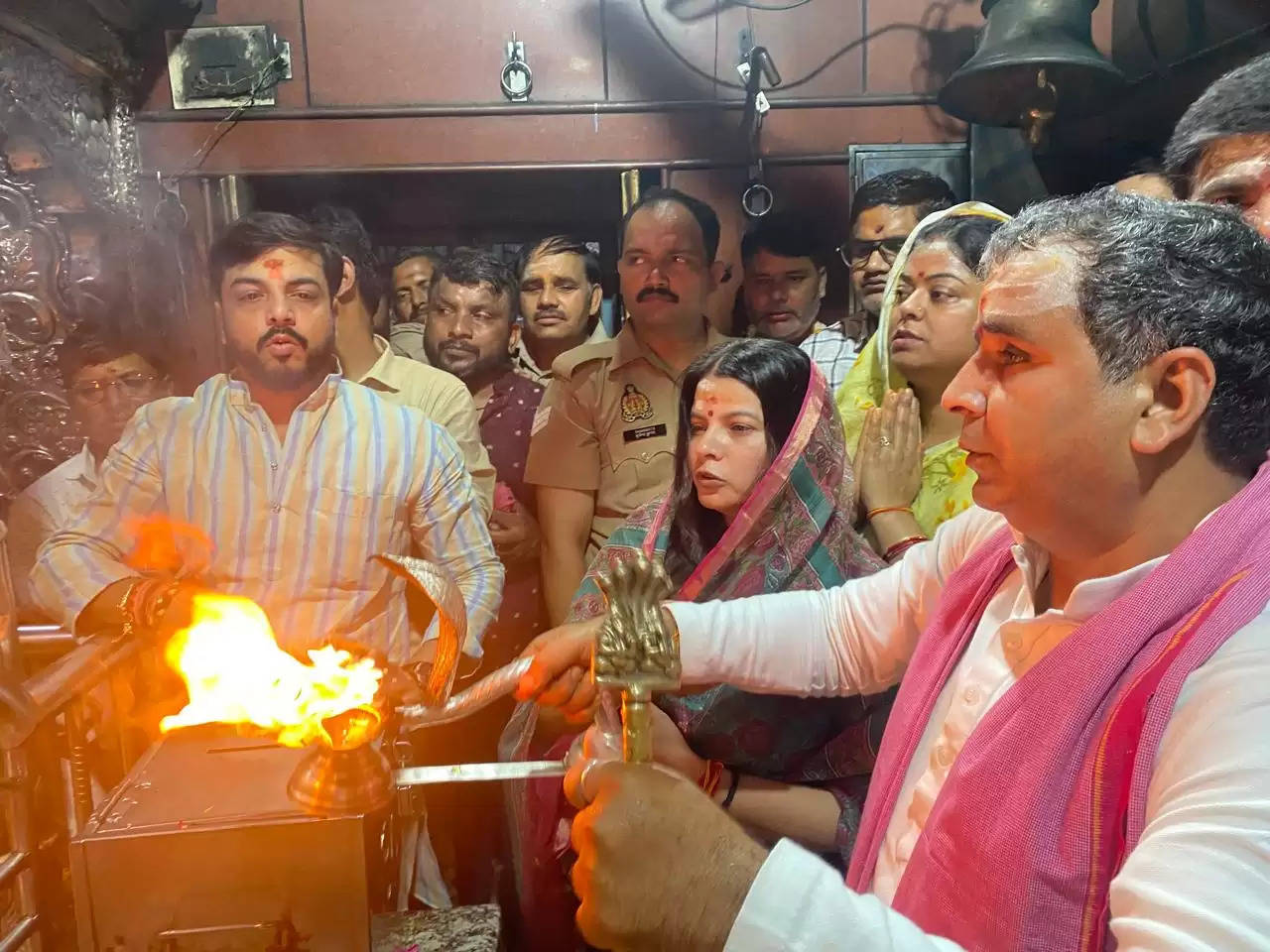 नवनिर्वाचित सांसद धर्मेन्द्र यादव ने कालभैरव, बाबा विश्वनाथ के मंदिर में किया दर्शन पूजन