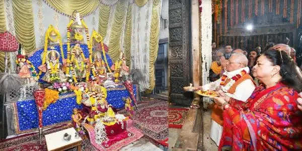 राज्यपाल ने चांदपोल स्थित श्री रामचंद्र मंदिर में आरती कर सबके मंगल की कामना की