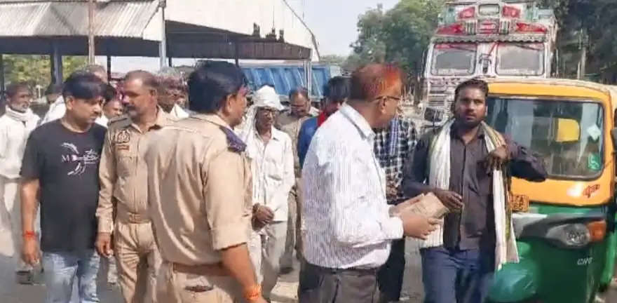 एआरटीओ ने झांसी-कानपुर हाईवे पर गैरजनपद की छह ऑटो का काटा चालान