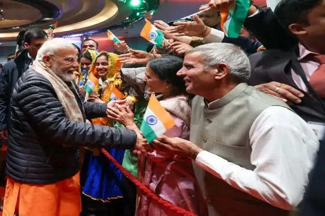 ठंडे मौसम में भी गूंजा भारत प्रेम, मेलबर्न में पीएम मोदी का हुआ भव्य स्वागत