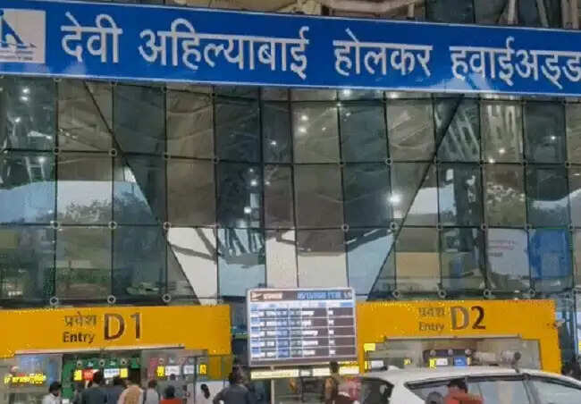 इंदौर एयरपोर्ट की यात्री सुविधा सर्वे में लंबी छलाग, 10वें से तीसरे स्थान पर पहुंचा