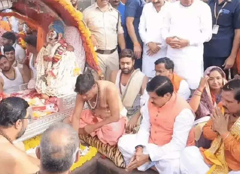 उज्जैन में धूमधाम से निकली बाबा महाकाल की सवारी, पहली बार शामिल हुए रोबोट और 84 महादेव की झांकी