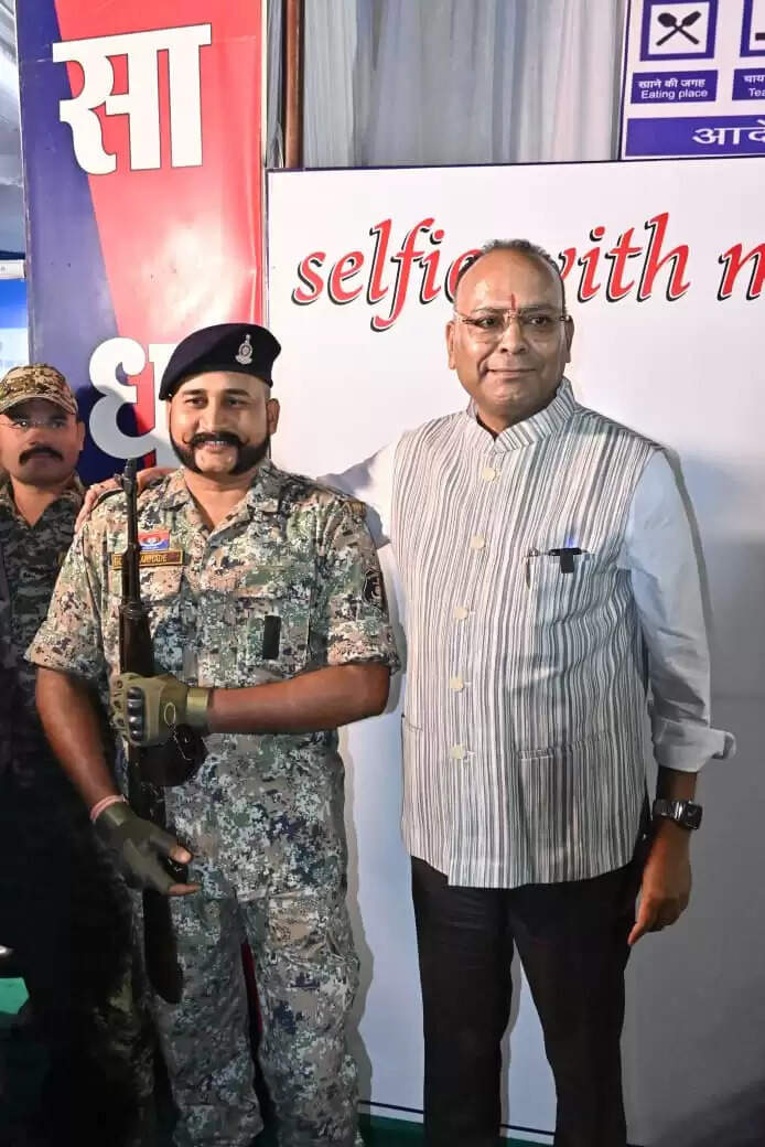 राज्योत्सव में धमतरी पुलिस का जागरूकता स्टाल बना आकर्षण का केंद्र