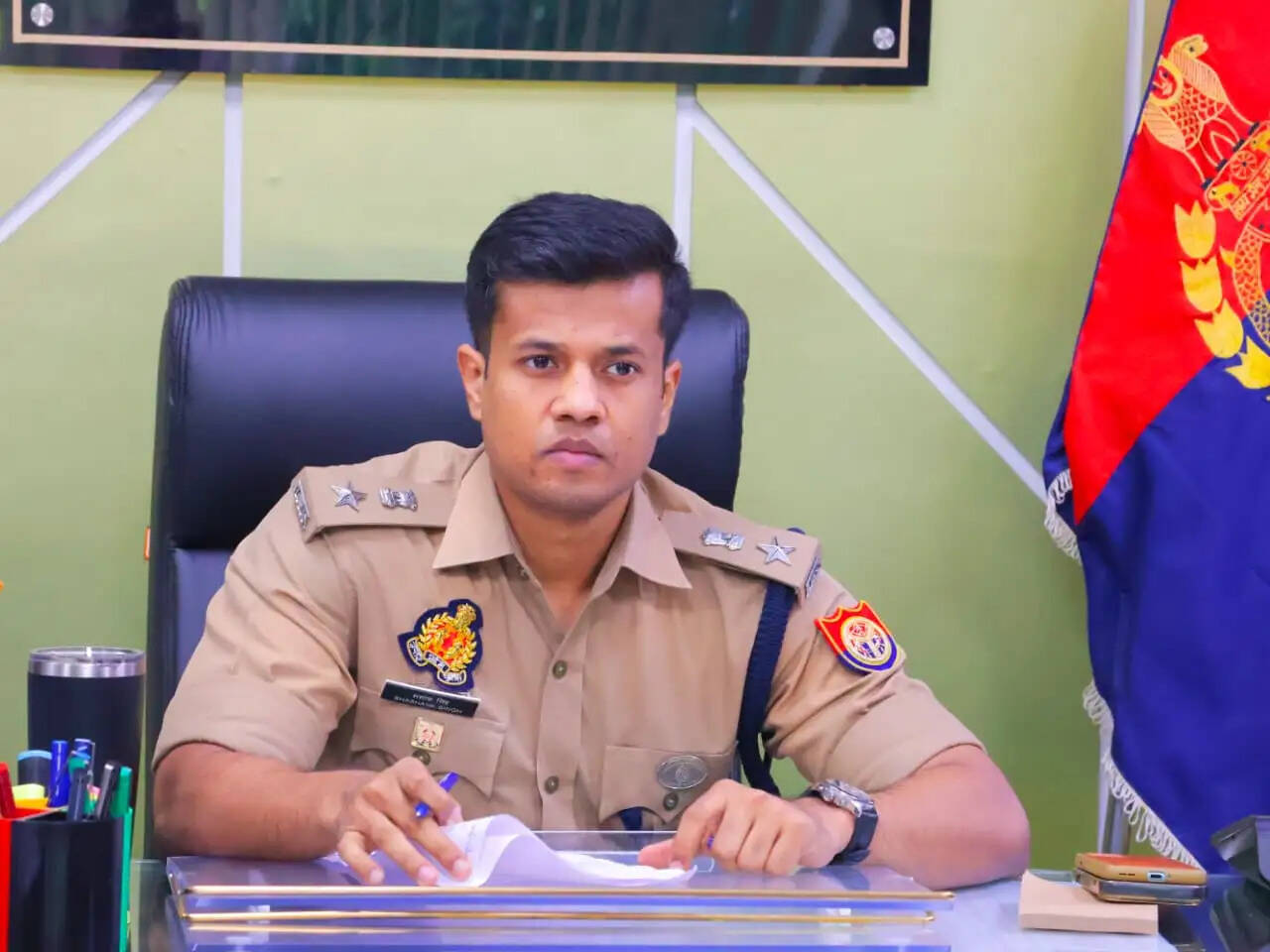 महोबा: जेन अल्फा से बदसलूकी पर एसपी का एक्शन, कोतवाल समेत 4 पुलिसकर्मी लाइन हाजिर