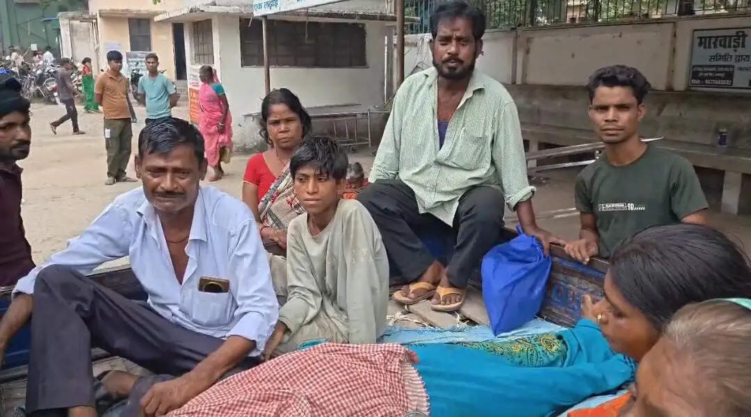 सैर पर निकली महिला की सड़क हादसे में मौत, पति घायल
