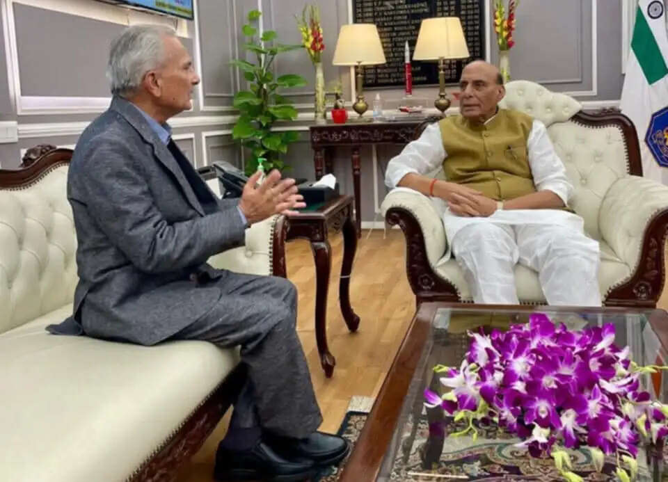 भारत के रक्षा मंत्री से मिले नेपाल के पूर्व प्रधानमंत्री डॉ. भट्टराई, पहलगाम आतंकी हमले को बताया निंदनीय