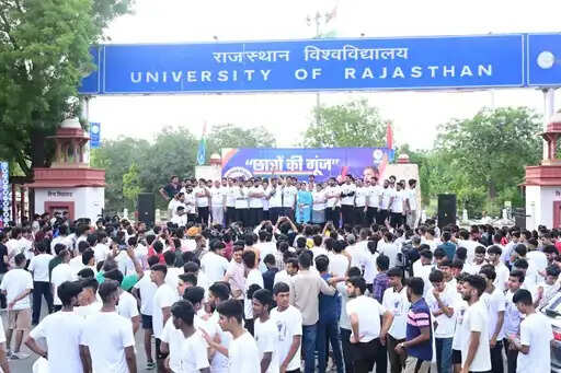 रन अगेंस्ट पेपर लीक से गूंजी जयपुर की सड़कें