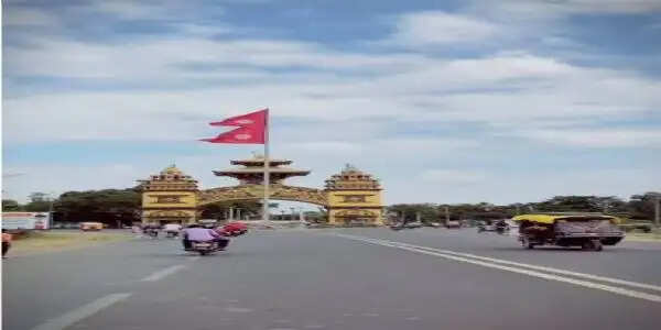 भारत से १०० रुपये से अधिक का सामान लाने पर कस्टम ड्यूटी से सीमा पर कम हुई भीड़