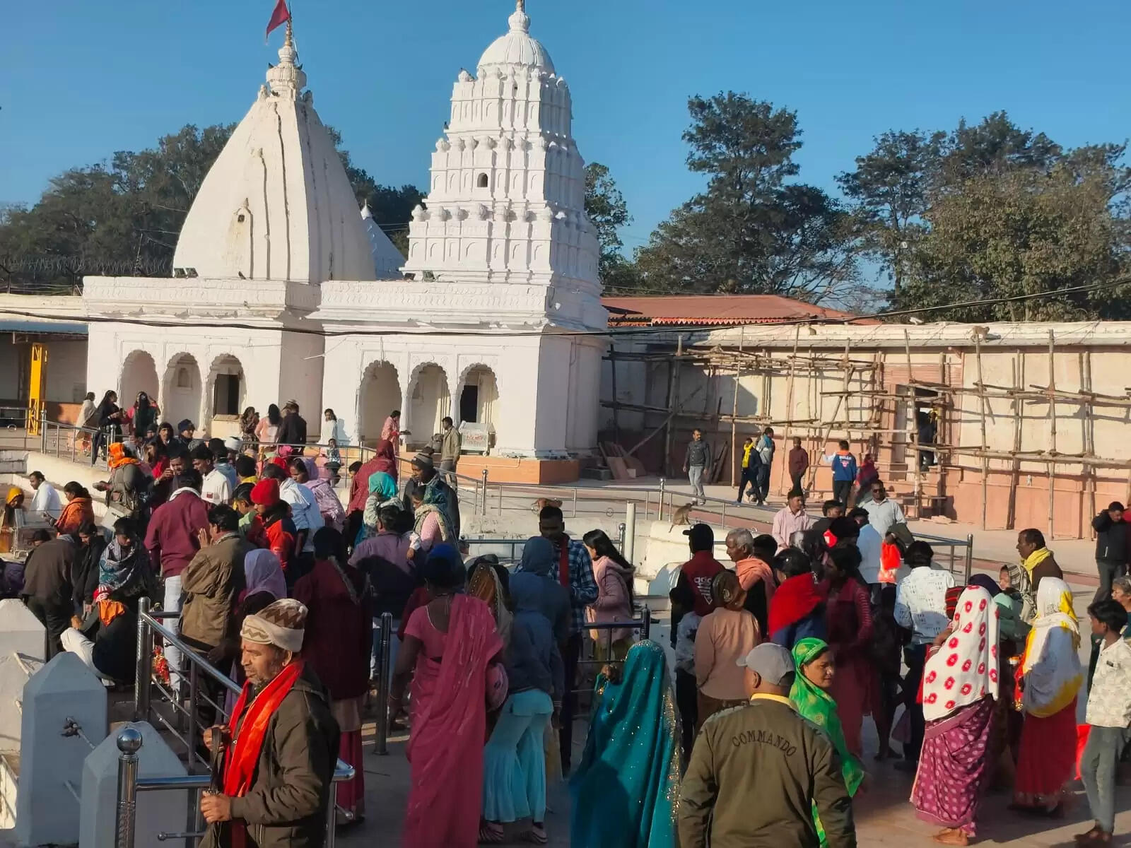 अनूपपुर: मकर संक्रांति पर विषेश मुहूर्त में श्रद्धालुओं ने नर्मदा उद्गम कुंड में लगाई आस्था की डुबकी