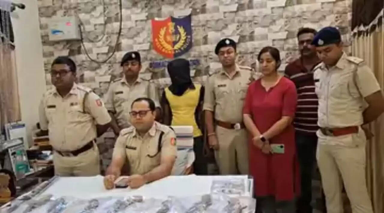 मुर्शिदाबाद के डोमकल में अवैध हथियार फैक्ट्री का भंडाफोड़, एक गिरफ्तार, 40 हजार के जाली नोट भी बरामद