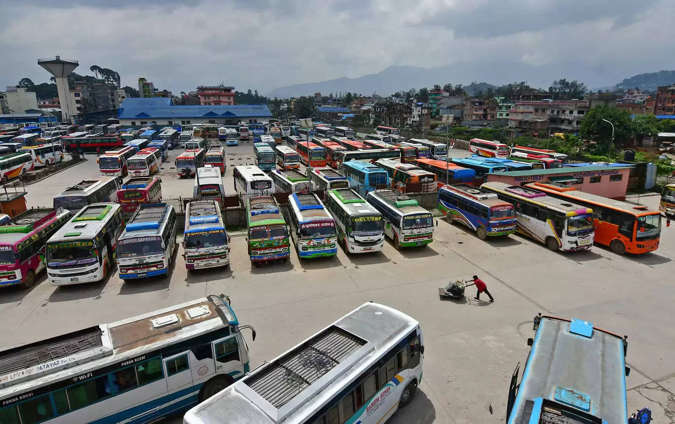 नेपाल में भारी बारिश की चेतावनी के बाद रात में यात्री बसों के संचालन पर रोक