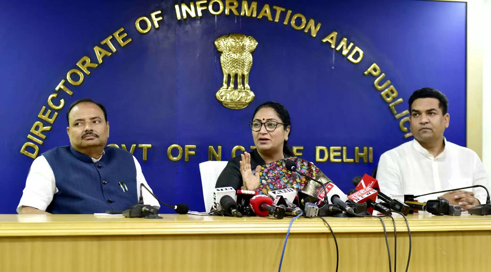 पल्ला गांव से लेकर कालिंदी कुंज तक 17 स्थानों पर मॉडल छठ घाट बना रही सरकार : रेखा गुप्ता