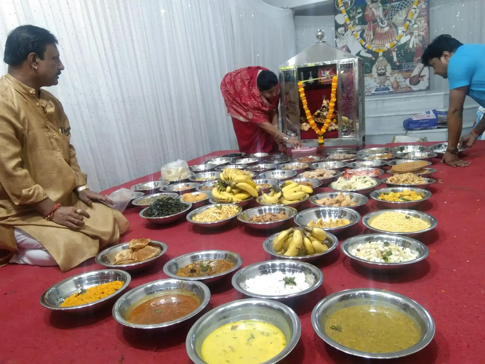 श्री रामदेव बाबा जन्मोत्सव : हवन-पूजन के बाद बाबा को 56 भोग अर्पित