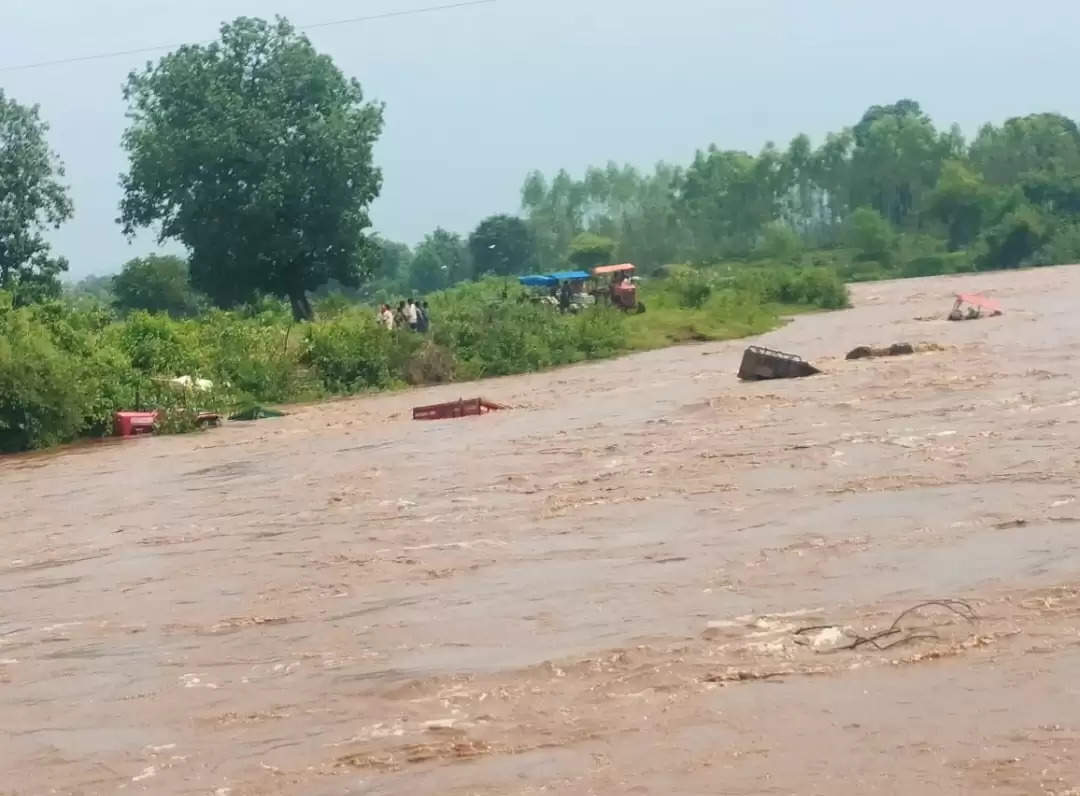 बाढ़ से ग्राम पंचायत रिसगांव का कई गांवों से टूटा संपर्क