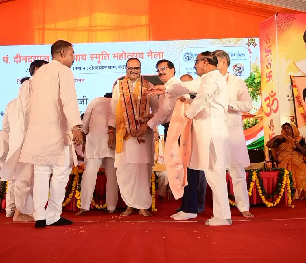 अंतिम व्यक्ति तक योजनाओं का लाभ पहुंचाना ही पंडित दीनदयाल जी को सच्ची श्रद्धांजलि : बृजेश पाठक