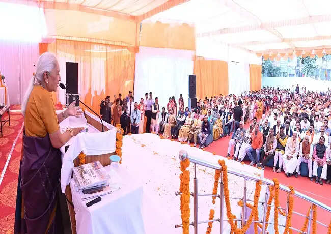 परिवार में सकारात्मक और संस्कारित वातावरण होना&nbsp;बच्चों में बेहतरी&nbsp;के&nbsp;लिए आवश्यक :&nbsp;आनंदीबेन पटेल