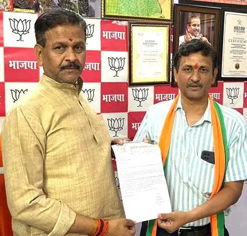 हनुमंत कथा स्थल एवं मंगल कलशयात्रा की सुव्यवस्था काे लेकर महापौर को सौंपा ज्ञापन