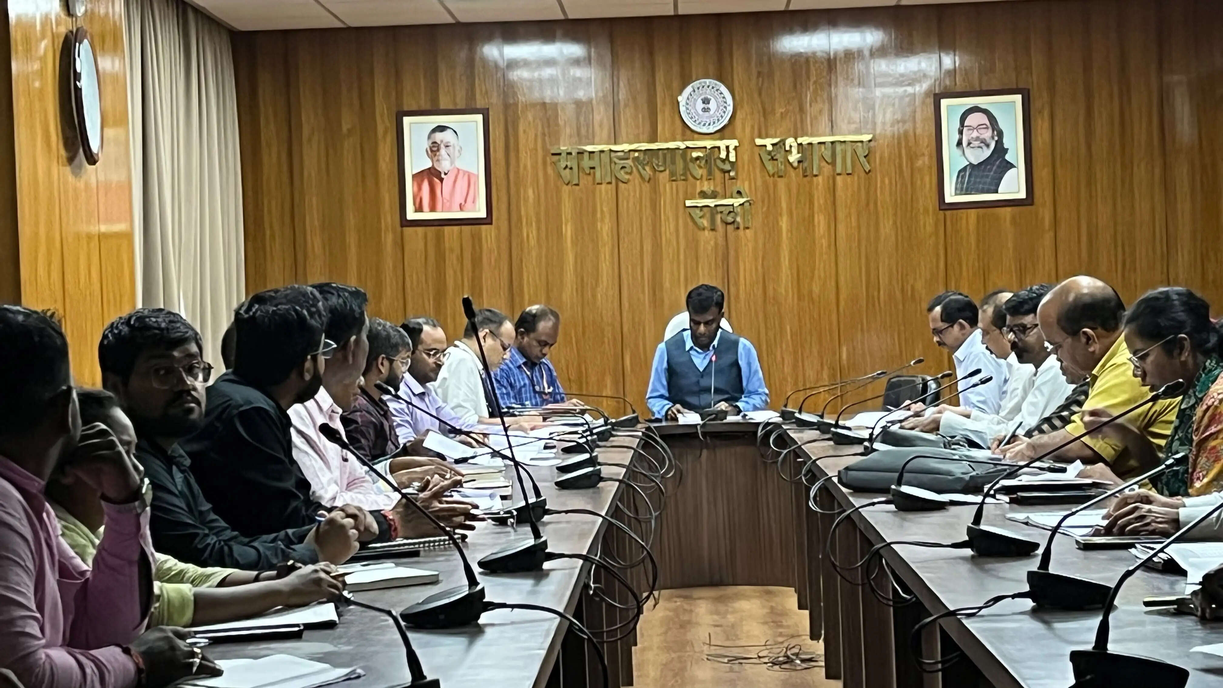 उपायुक्त ने जल स्वच्छता समिति की बैठक में योजनाओं की गुणवत्ता पर दिया जोर