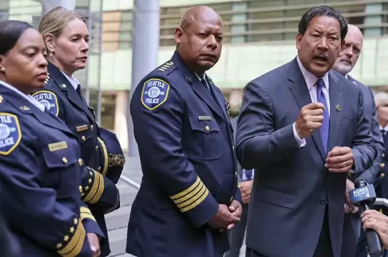 अमेरिका में सिएटल को मिली 13 साल बाद संघीय पुलिस निगरानी से मुक्ति