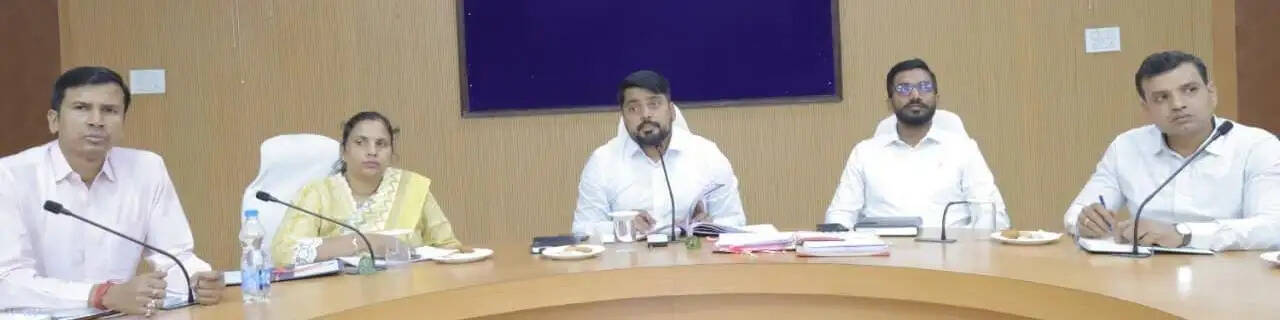 कोरबा : निगमायुक्त ने की समय सीमा की बैठक लेकर विभागीय कामकाज की समीक्षा