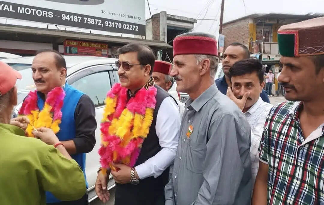 सांसद सुरेश कश्यप ने स्वतंत्रता दिवस पर शहीदों को अर्पित किए श्रद्धा सुमन