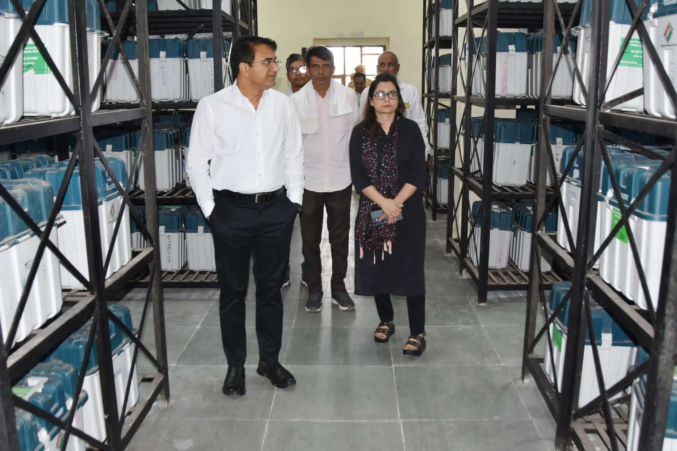 पलवल : उपायुक्त डा. हरीश कुमार वशिष्ठ ने किया ईवीएम-वीवीपैट वेयरहाउस का त्रैमासिक निरीक्षण