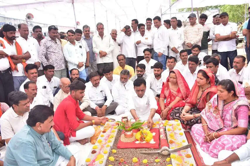 मंदसौरः उप मुख्यमंत्री देवड़ा ने किया विभिन्न निर्माण कार्यों का लोकार्पण एवं भूमिपूजन