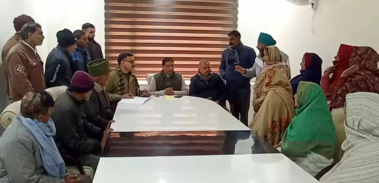 सभी जरूरतमंदों को मिले पीएम आवास योजना का लाभ : सत शर्मा, भाजपा मुख्यालय में सुनीं जनता की समस्याएं