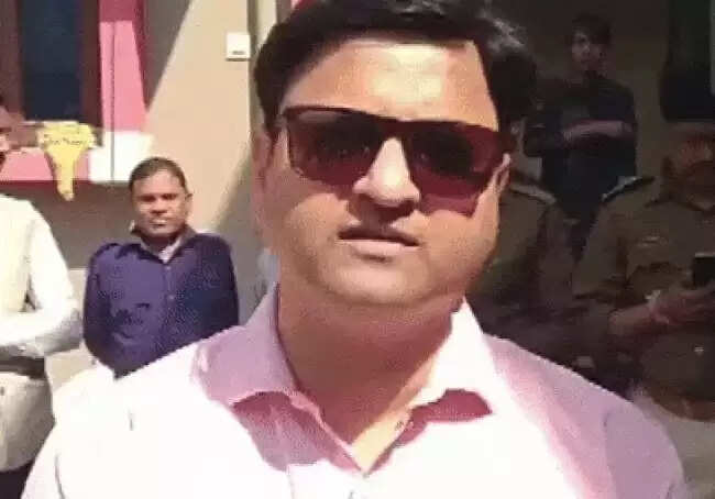 देवासः संभागायुक्त ने एसडीएम आनंद मालवीय को किया निलंबित