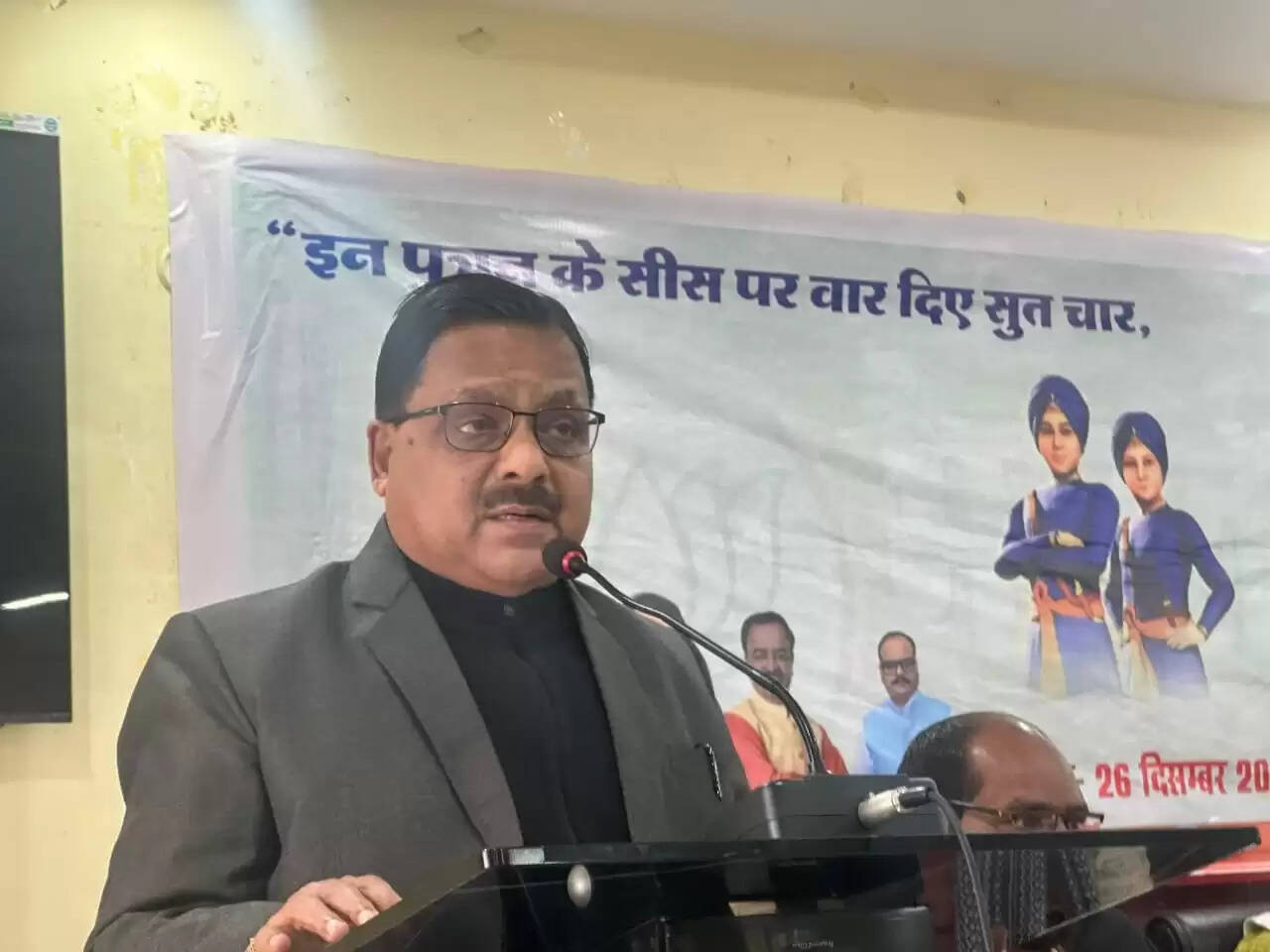 वीर शाहजादों का बलिदान अविस्मरणीय : डॉ राधा मोहन दास अग्रवाल