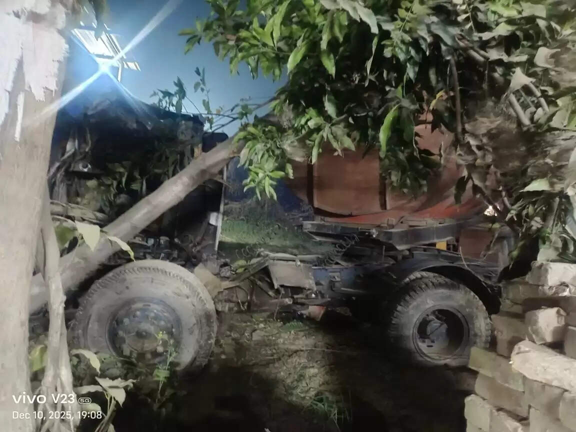 लखनऊ-वाराणसी हाइवे पर अनियंत्रित टैंकर ने आधा दर्जन वाहनो को रौदा, आठ घायल