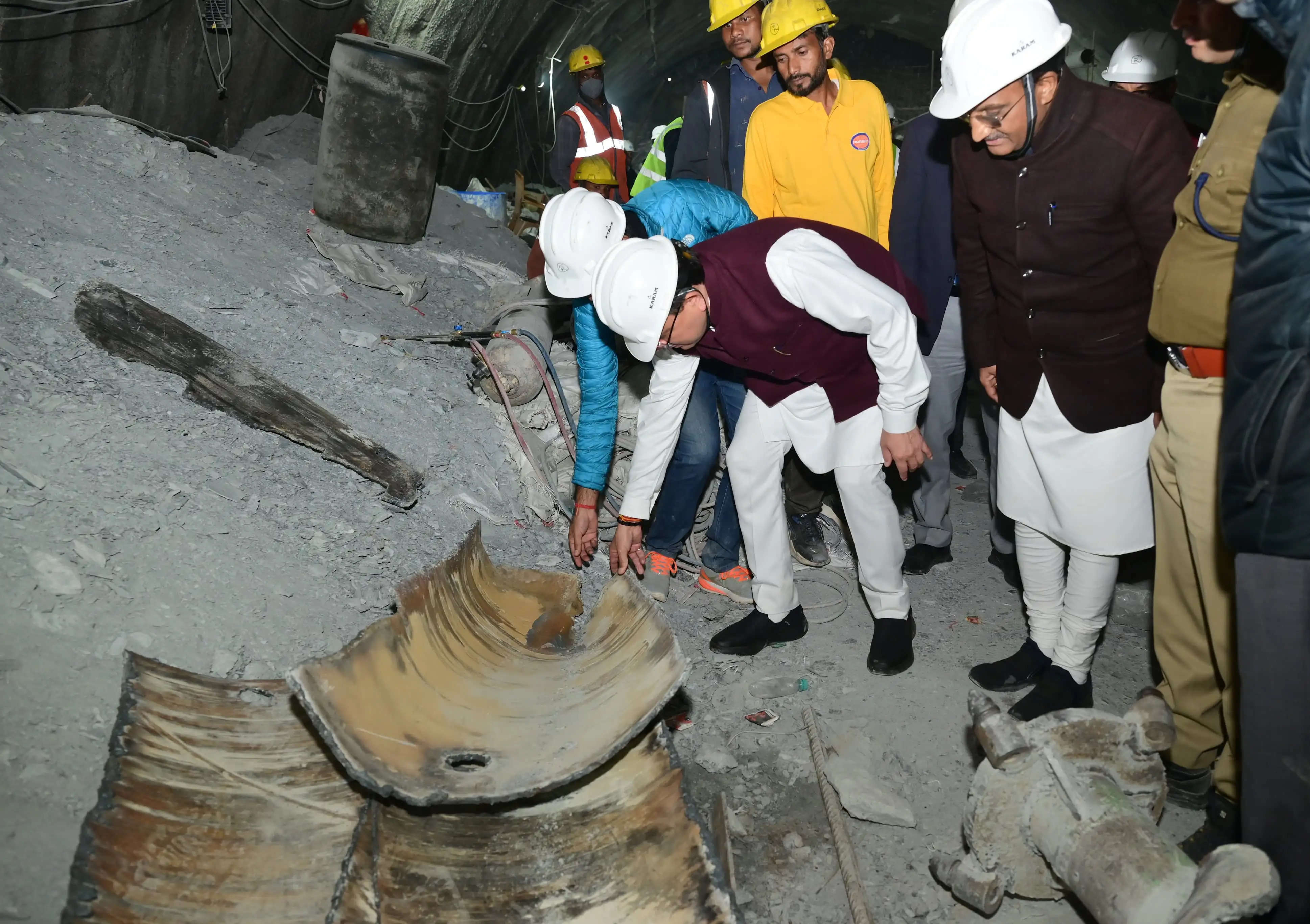 मुख्यमंत्री पुष्कर सिंह धामी ने सिलक्यारा टनल रेस्क्यू ऑपरेशन का स्थलीय निरीक्षण किया